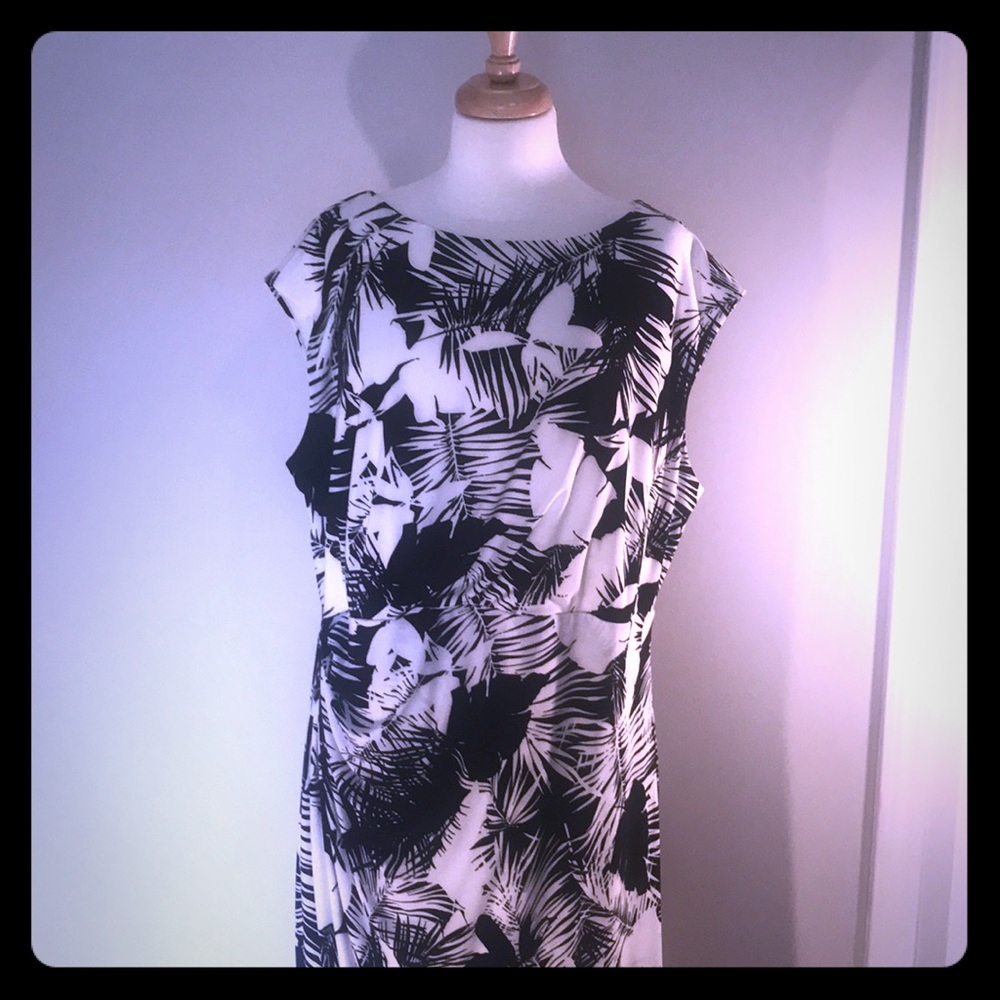 Black and white Roz & Ali dress